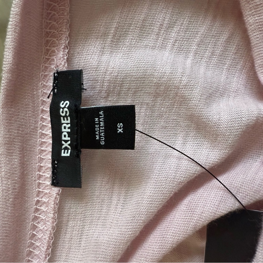 Express Light Pink Button-Shoulder Tee - Picture 5 of 6